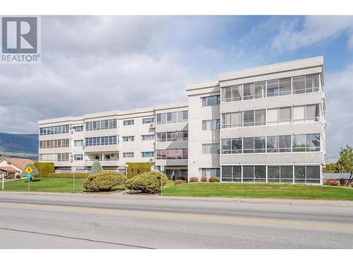 195 Warren Avenue Unit# 304, Penticton, BC - Outdoor With Facade