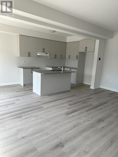 71 - 155 Equestrian Way, Cambridge, ON - Indoor Photo Showing Kitchen