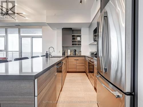 Lph3704 - 33 Shore Breeze Drive, Toronto (Mimico), ON - Indoor Photo Showing Kitchen With Upgraded Kitchen