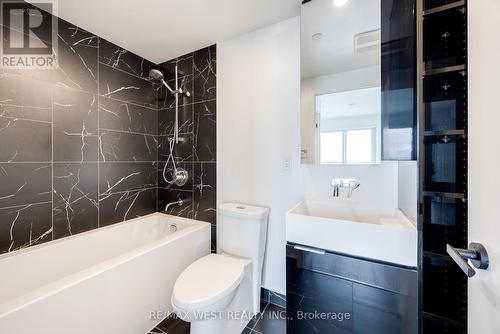 1003 - 370 Martha Street, Burlington (Brant), ON - Indoor Photo Showing Bathroom