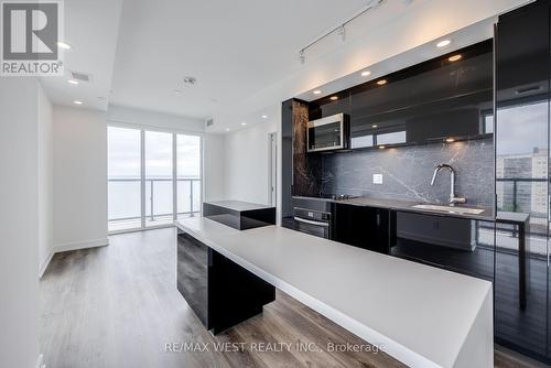 1003 - 370 Martha Street, Burlington (Brant), ON - Indoor Photo Showing Kitchen With Upgraded Kitchen