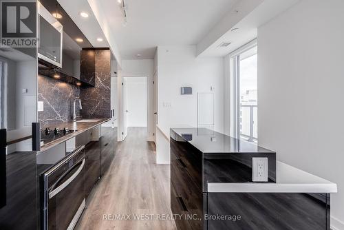 1003 - 370 Martha Street, Burlington (Brant), ON - Indoor Photo Showing Kitchen With Upgraded Kitchen