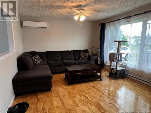 668 4Th Avenue, Grand Falls, NB - Indoor Photo Showing Living Room