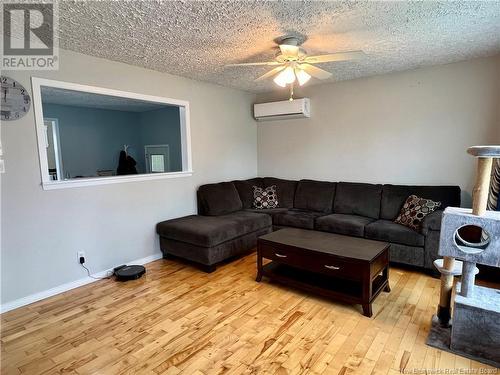 668 4Th Avenue, Grand Falls, NB - Indoor Photo Showing Living Room