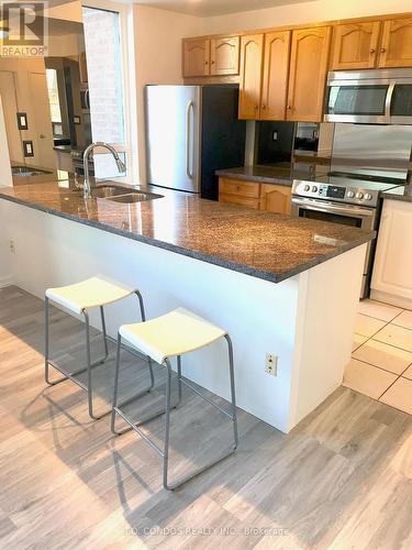 511 - 633 Bay Street, Toronto (Bay Street Corridor), ON - Indoor Photo Showing Kitchen