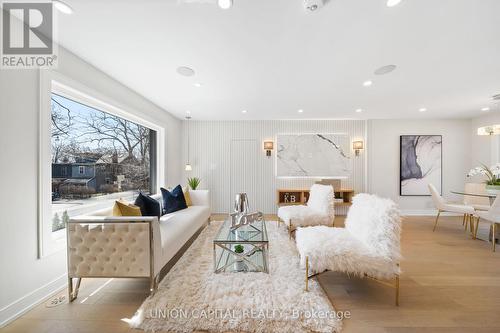 28 Pine Avenue, Toronto (The Beaches), ON - Indoor Photo Showing Living Room