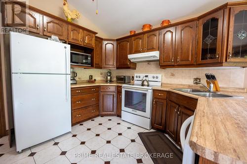 1204 Hamilton Road, London, ON - Indoor Photo Showing Kitchen With Double Sink