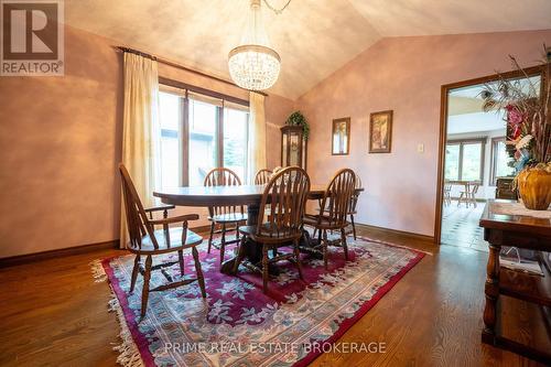 1204 Hamilton Road, London, ON - Indoor Photo Showing Dining Room