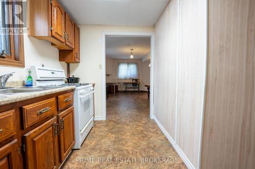 1204 Hamilton Road, London, ON - Indoor Photo Showing Kitchen