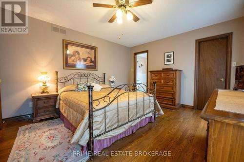 1204 Hamilton Road, London, ON - Indoor Photo Showing Bedroom