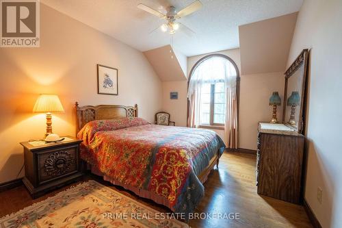 1204 Hamilton Road, London, ON - Indoor Photo Showing Bedroom