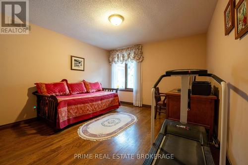 1204 Hamilton Road, London, ON - Indoor