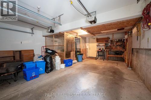 1204 Hamilton Road, London, ON - Indoor Photo Showing Garage