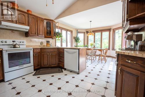 1204 Hamilton Road, London, ON - Indoor Photo Showing Kitchen