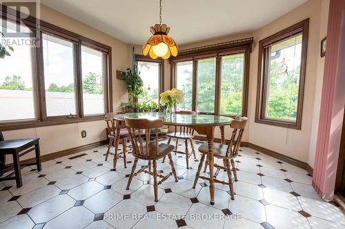 1204 Hamilton Road, London, ON - Indoor Photo Showing Dining Room