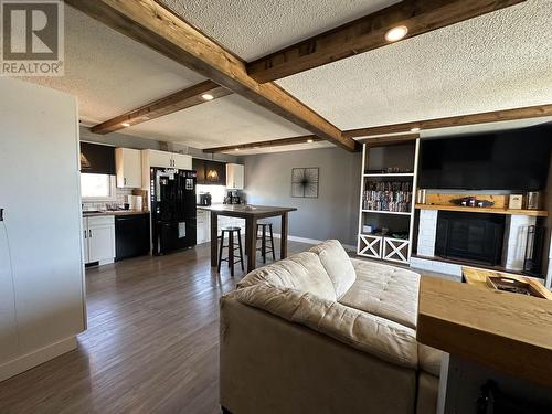 8615 87 Street, Fort St. John, BC - Indoor Photo Showing Living Room