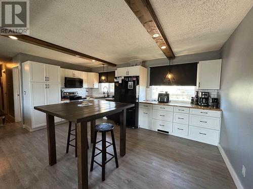 8615 87 Street, Fort St. John, BC - Indoor Photo Showing Kitchen