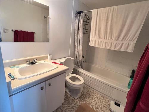 150 Charlton Avenue E|Unit #707, Hamilton, ON - Indoor Photo Showing Bathroom