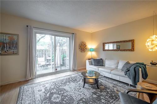 18 Barry Street|Unit #12, St. Catharines, ON - Indoor Photo Showing Living Room