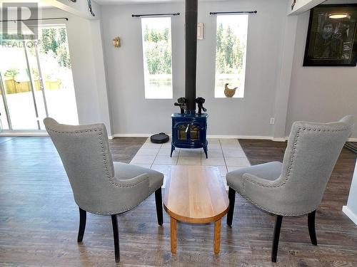 4285 N Clear Road, Williams Lake, BC - Indoor Photo Showing Living Room