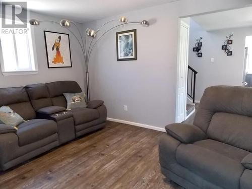 4285 N Clear Road, Williams Lake, BC - Indoor Photo Showing Living Room