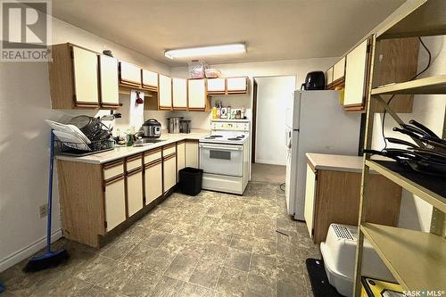 1542 94Th Street, North Battleford, SK - Indoor Photo Showing Kitchen With Double Sink