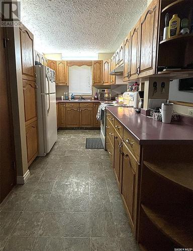 1542 94Th Street, North Battleford, SK - Indoor Photo Showing Kitchen