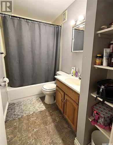 1542 94Th Street, North Battleford, SK - Indoor Photo Showing Bathroom