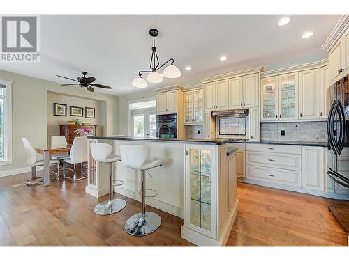 6148 Lipsett Avenue, Peachland, BC - Indoor Photo Showing Kitchen With Upgraded Kitchen