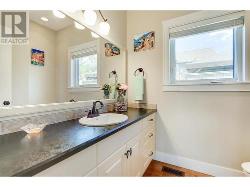 6148 Lipsett Avenue, Peachland, BC - Indoor Photo Showing Bathroom