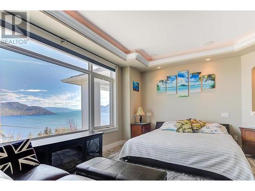 6148 Lipsett Avenue, Peachland, BC - Indoor Photo Showing Bedroom