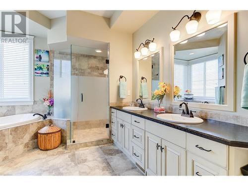 6148 Lipsett Avenue, Peachland, BC - Indoor Photo Showing Bathroom