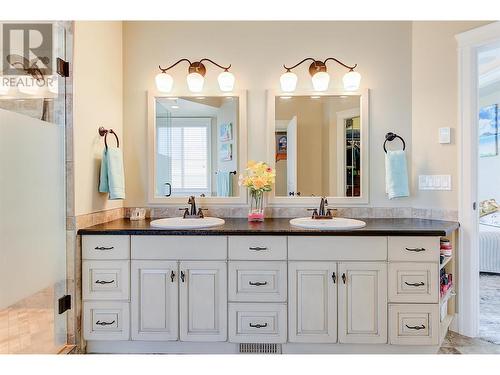 6148 Lipsett Avenue, Peachland, BC - Indoor Photo Showing Bathroom