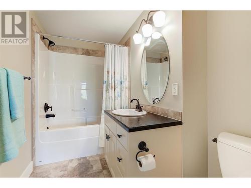 6148 Lipsett Avenue, Peachland, BC - Indoor Photo Showing Bathroom