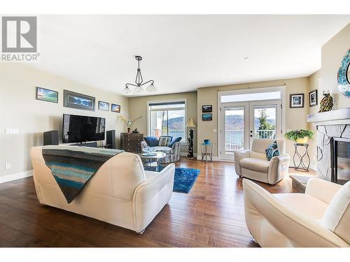 6148 Lipsett Avenue, Peachland, BC - Indoor Photo Showing Living Room With Fireplace