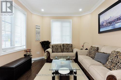 2 Addiscott Street, Brampton (Sandringham-Wellington), ON - Indoor Photo Showing Living Room