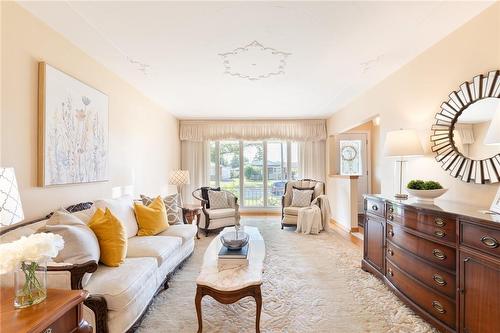 Bright living room with large window - 185 Nugent Drive, Hamilton, ON - Indoor Photo Showing Living Room