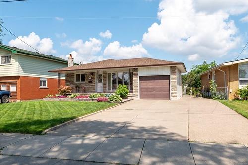 Driveway parks 7 cars & for the adventurer it offers the optimum area for boat storage - 185 Nugent Drive, Hamilton, ON - Outdoor