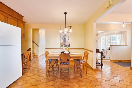 Charming eat-in breakfast area - 185 Nugent Drive, Hamilton, ON - Indoor Photo Showing Dining Room