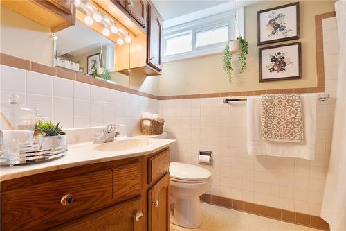 Large 4 piece main bathroom - 185 Nugent Drive, Hamilton, ON - Indoor Photo Showing Bathroom