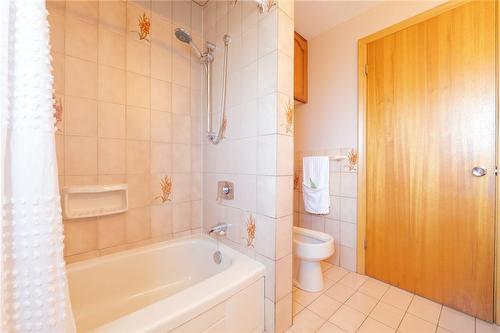 185 Nugent Drive, Hamilton, ON - Indoor Photo Showing Bathroom