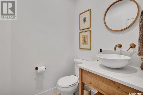 431 5Th Street E, Saskatoon, SK - Indoor Photo Showing Bathroom