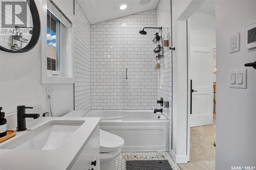 431 5Th Street E, Saskatoon, SK - Indoor Photo Showing Bathroom