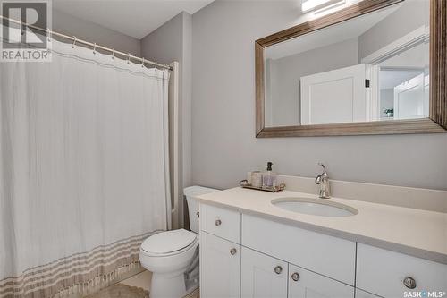 431 5Th Street E, Saskatoon, SK - Indoor Photo Showing Bathroom