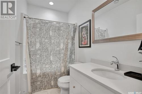 431 5Th Street E, Saskatoon, SK - Indoor Photo Showing Bathroom