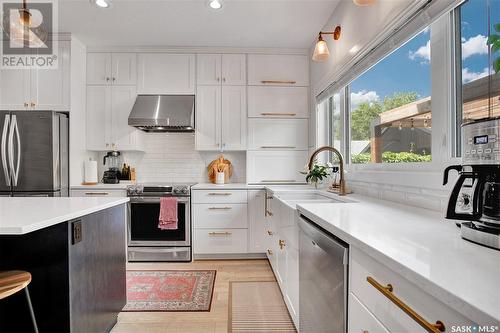 431 5Th Street E, Saskatoon, SK - Indoor Photo Showing Kitchen With Upgraded Kitchen