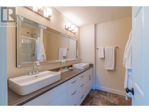 2788 Beachmount Cres, Kamloops, BC - Indoor Photo Showing Bathroom