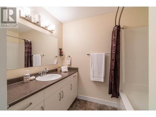 2788 Beachmount Cres, Kamloops, BC - Indoor Photo Showing Bathroom