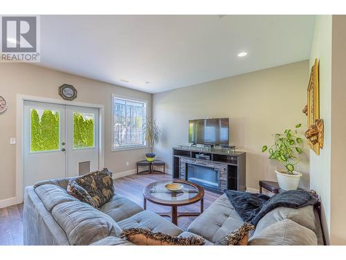 2788 Beachmount Cres, Kamloops, BC - Indoor Photo Showing Living Room