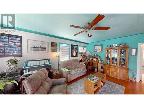 227 14Th  N Avenue, Cranbrook, BC - Indoor Photo Showing Living Room